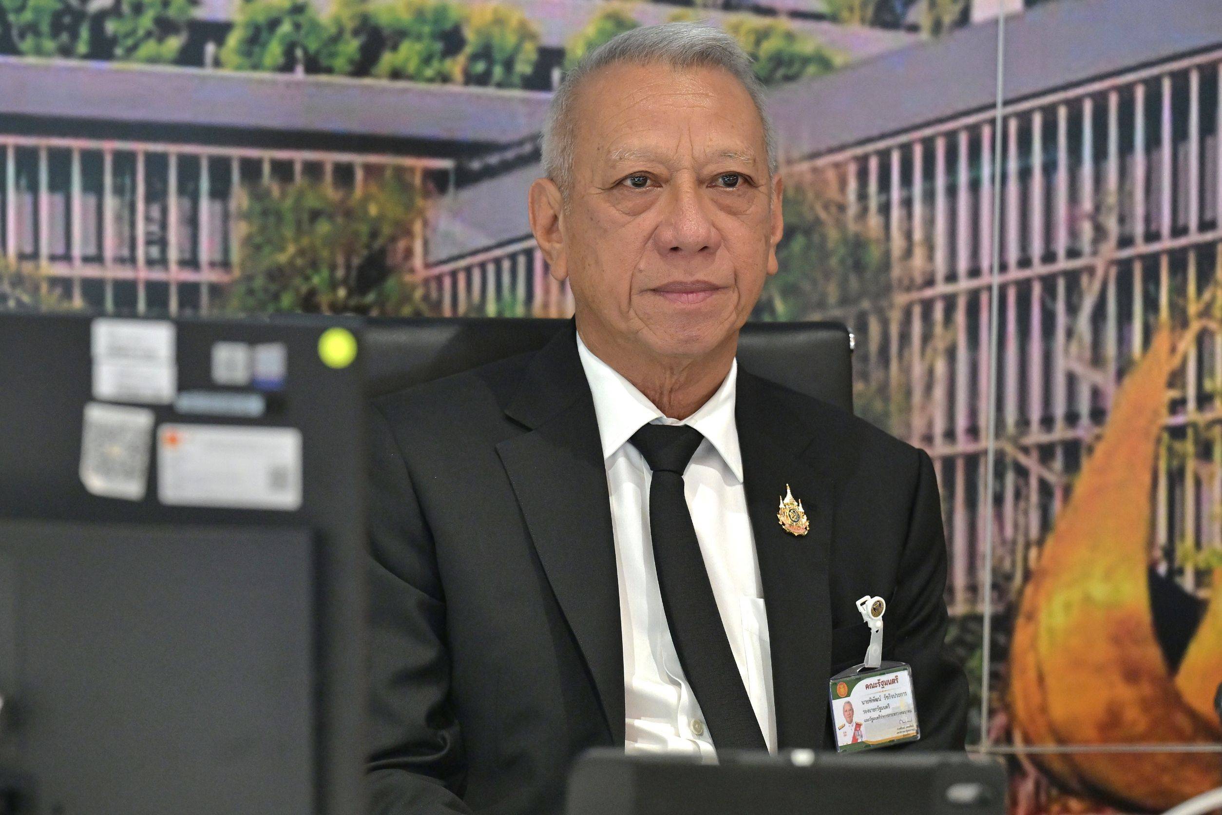 รองนายกรัฐมนตรี (นายพิพัฒน์ รัชกิจประการ) เป็นประธานการประชุมคณะรัฐมนตรี ณ ห้องประชุมกรรมาธิการ CB 406 ชั้น 4 อาคารรัฐสภา ถนนสามเสน เขตดุสิต กรุงเทพมหานคร 30 มิถุนายน 2569