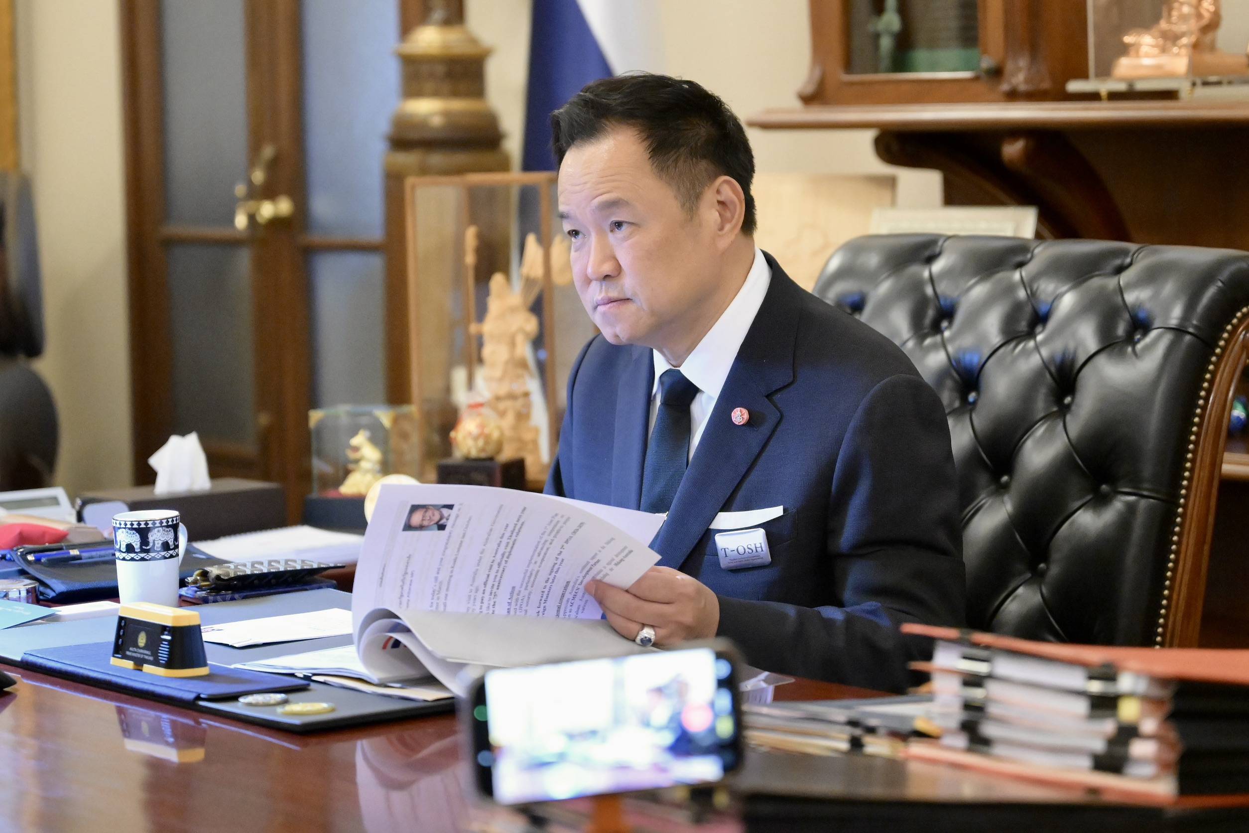 Prime Minister and Minister of Interior holds a telephone conversation with The Honourable Anthony Albanese, Prime Minister of the Commonwealth of Australia, at the Prime Minister’s Office, 2nd Floor, Thai Khu Fah Building, Government House.