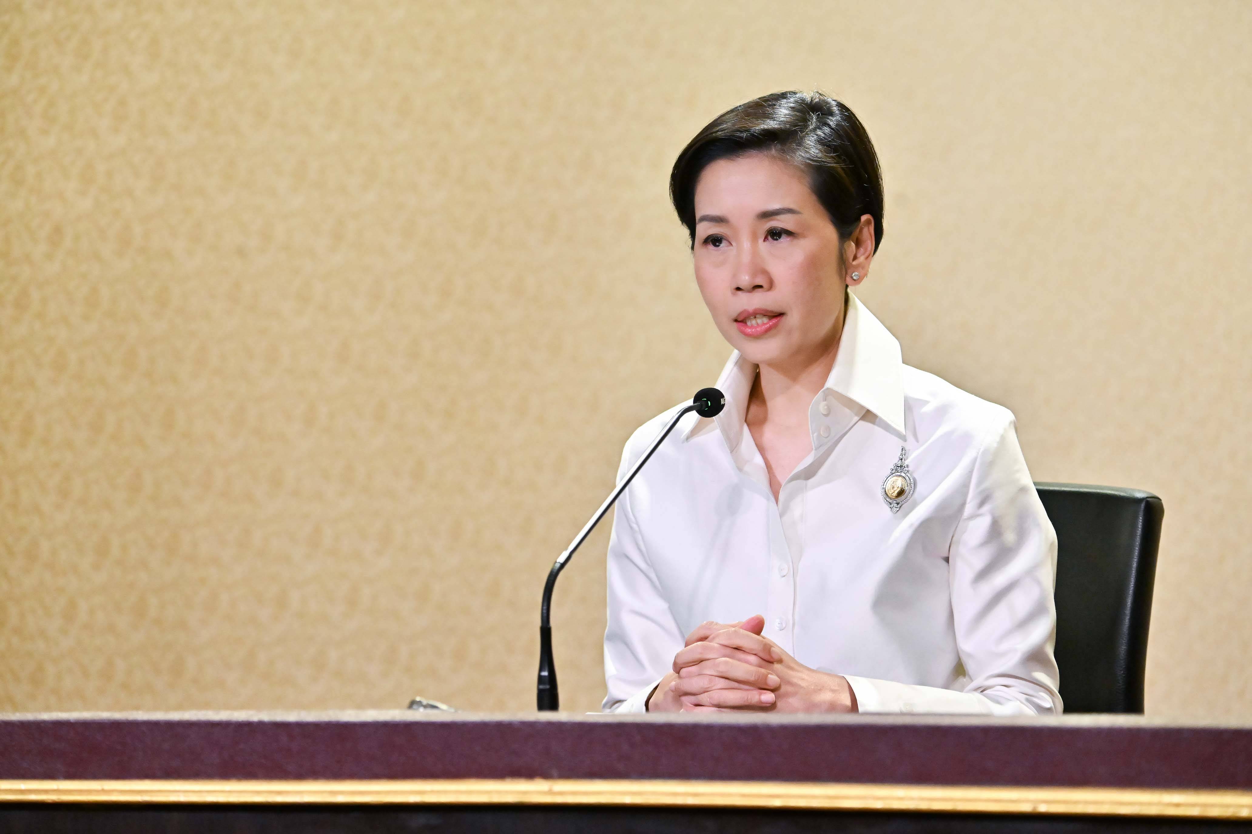 The Government Spokesperson (Ms. Rachada Dhnadirek) holds a press briefing on MOU 44 at the Government Press Center, Naree Samosorn Building, Government House.