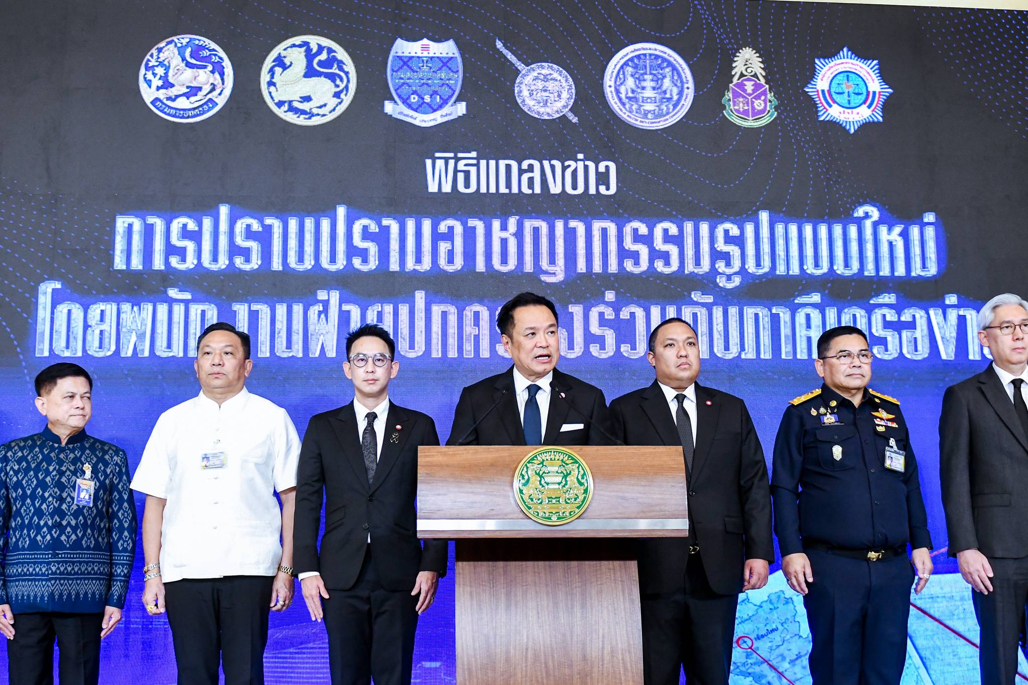 นายกรัฐมนตรีและรัฐมนตรีว่าการรัฐมนตรีกระทรวงมหาดไทย เป็นประธานการแถลงข่าว “การปราบปรามอาชญากรรมรูปแบบใหม่โดยพนักงานฝ่ายปกครองร่วมกับภาคีเครือข่าย” ณ ตึกภักดีบดินทร์ ทำเนียบรัฐบาล วันที่ 25 สิงหาคม 2569