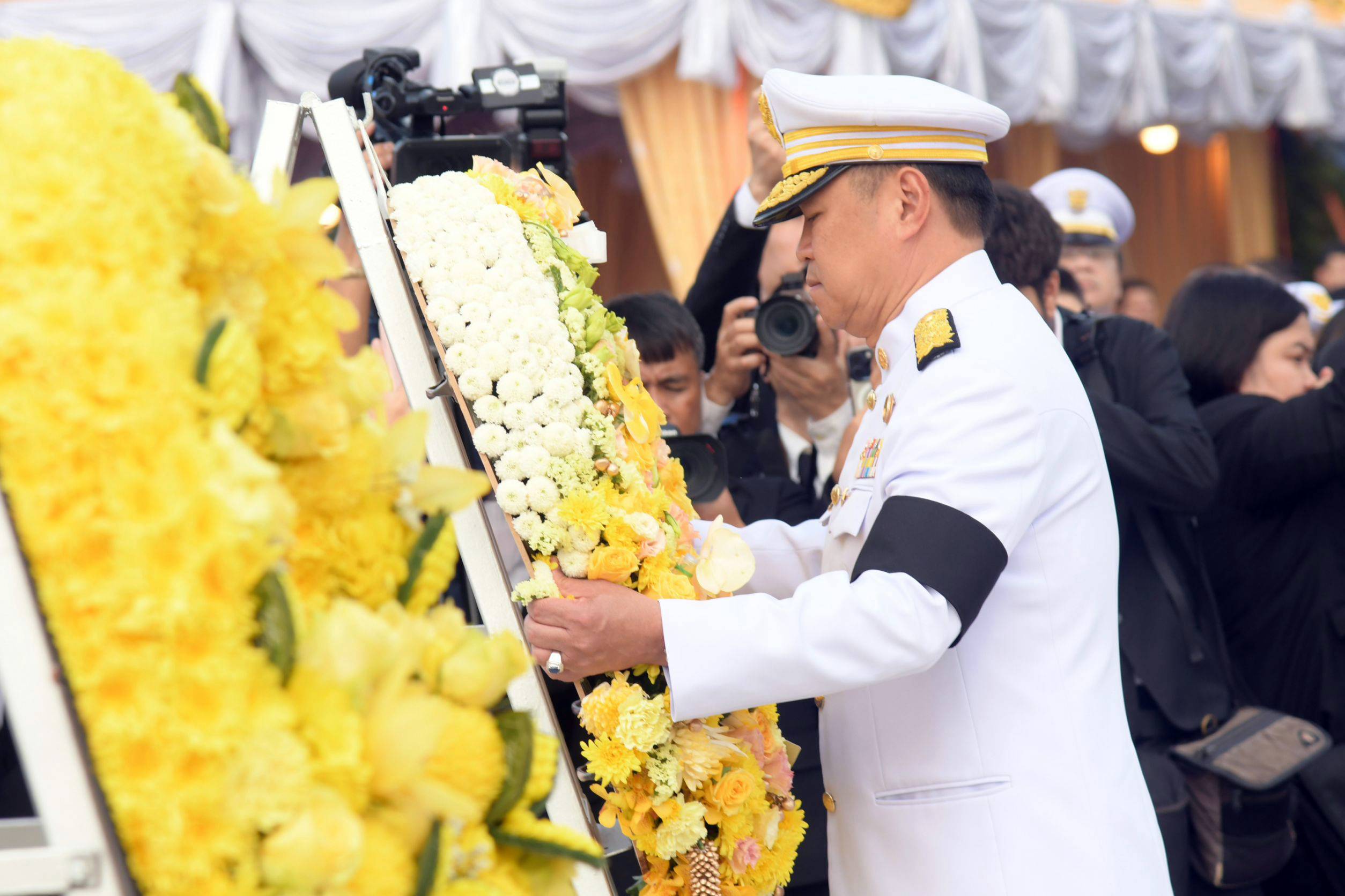 นายกรัฐมนตรีและรัฐมนตรีว่าการกระทรวงมหาดไทย นำคณะรัฐมนตรีวางพวงมาลา เนื่องในวันนวมินทรมหาราช 13 ตุลาคม 2569 ณ อุทยานเฉลิมพระเกียรติพระบาทสมเด็จพระบรมชนกาธิเบศร มหาภูมิพลอดุลยเดชมหาราช บรมนาถบพิตร เขตดุสิต กรุงเทพมหานคร วันที่ 13 ตุลาคม 2569