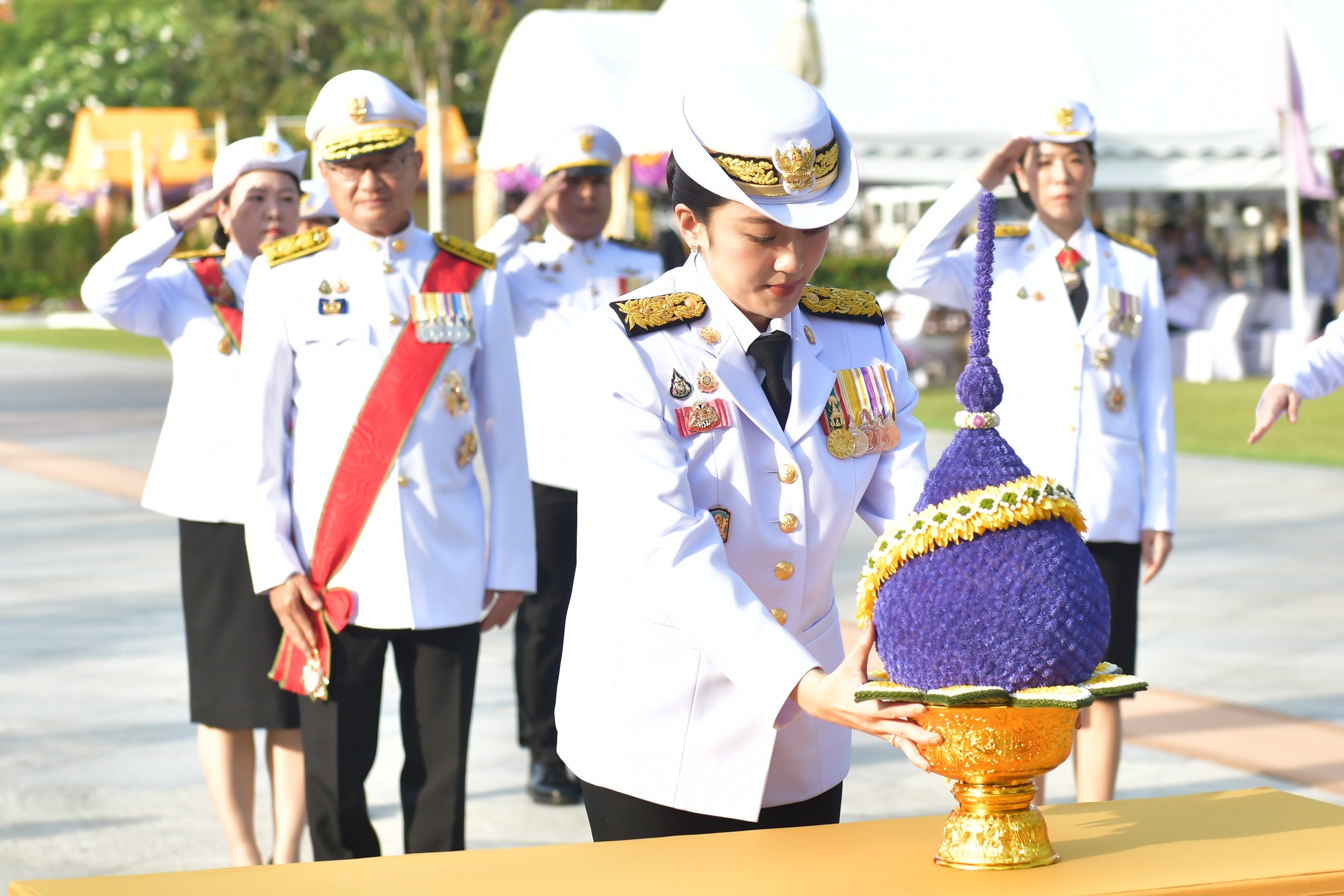 รัฐบาลไทย-ข่าวทำเนียบรัฐบาล-PM presents flower offerings in